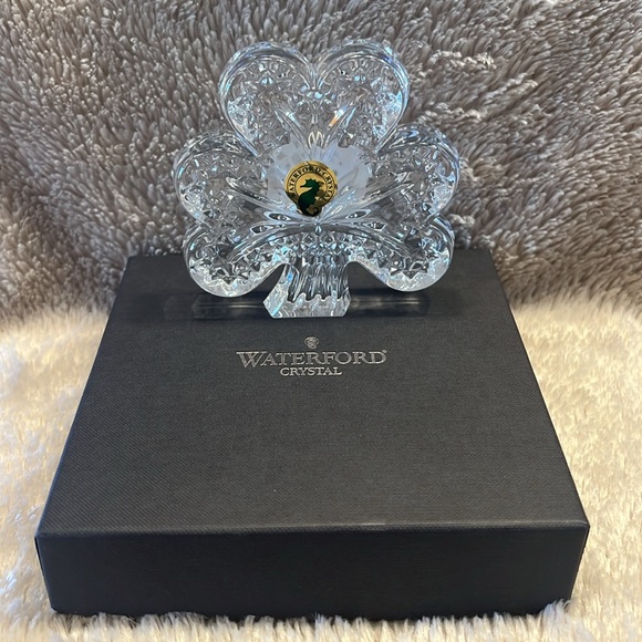 WATERFORD Crystal Shamrock - Picture 2 of 10